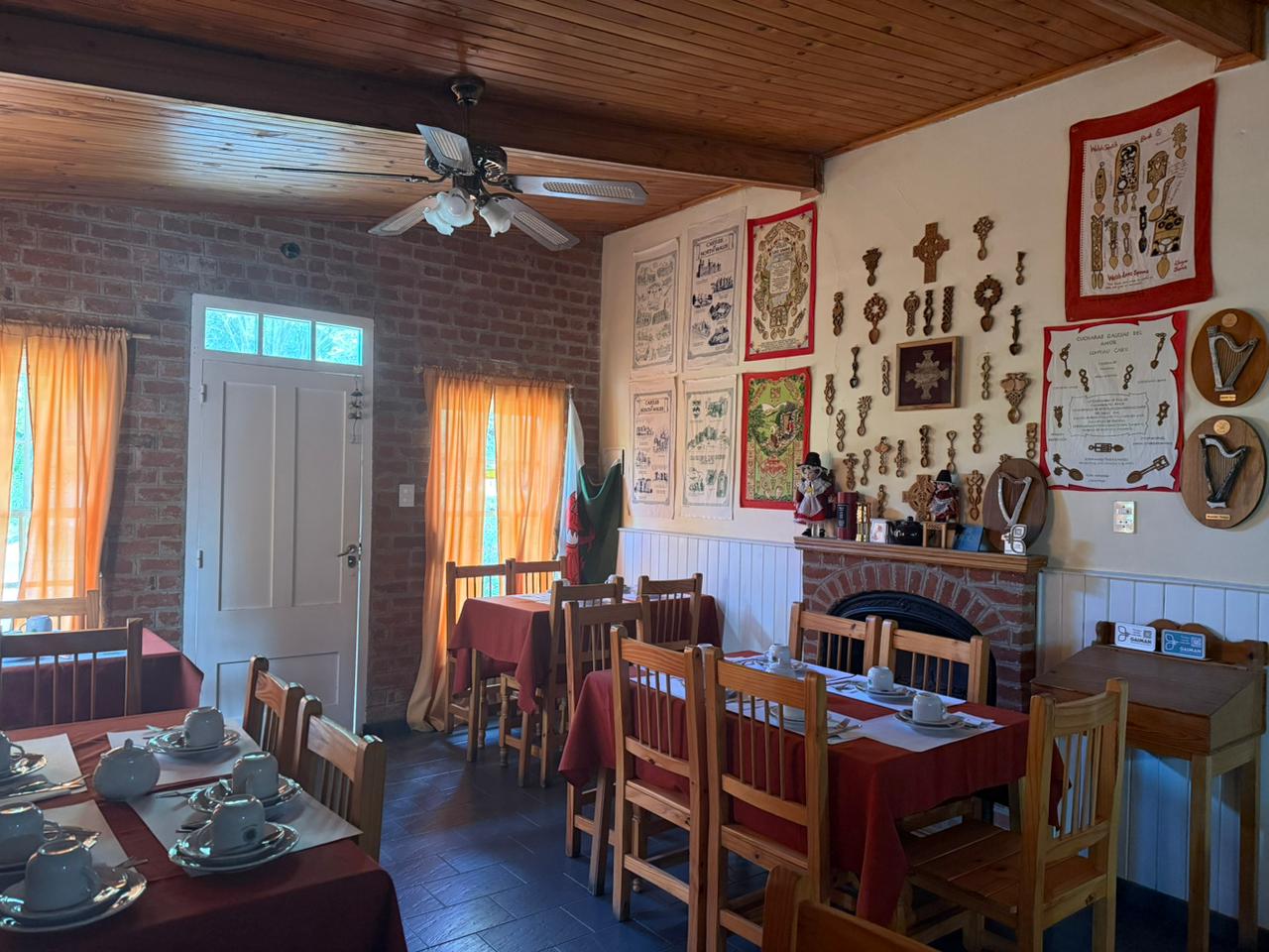 Casa de Té Galés Plas y Coed en Gaiman - Interior 3 con decoración tradicional galesa y servicio de té